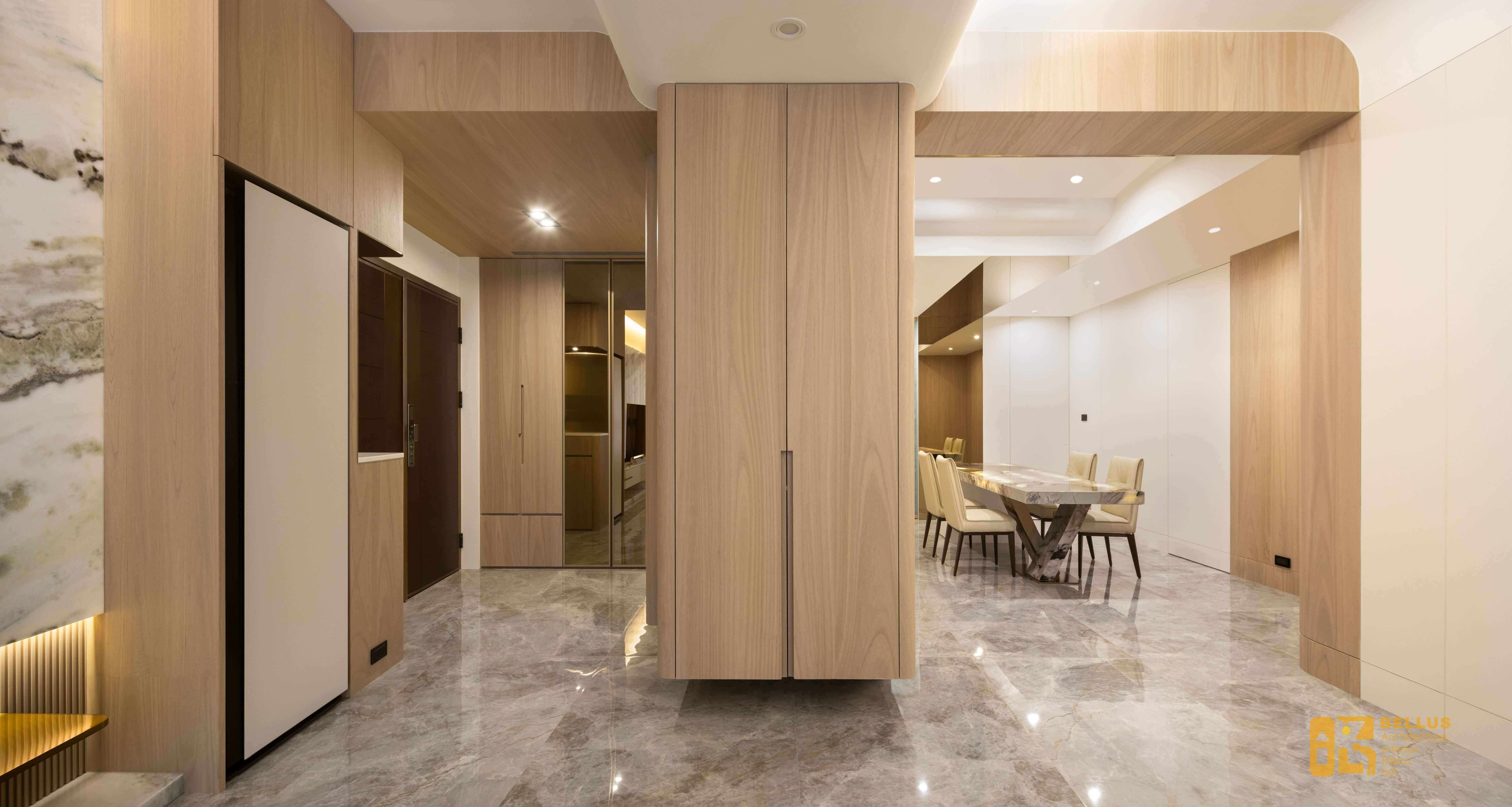 餐桌選用大理石透光石，透過石材本身的天然紋理與光線的穿透，也讓餐桌成為一大亮點